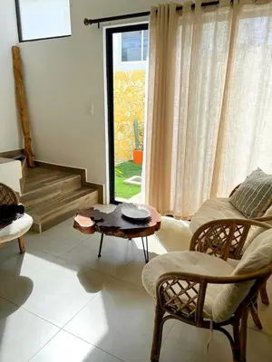 Zona de estar de Excelente Casa en Zona de Cerritos en Frente a Alberca - Azul Pacífico I
