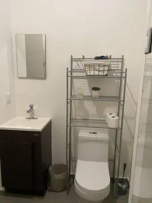 Un baño de Condo in El Centro Near Malecon!