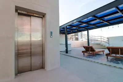Un balcón o terraza de Brand new apt - pool in terrace - beach 1 minute!