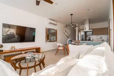 Una cocina o zona de cocina en Brand new apt - pool in terrace - beach 1 minute!