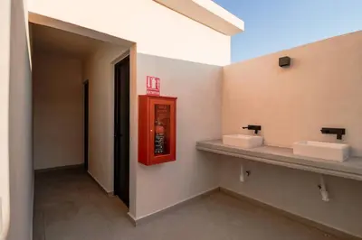 Un baño de Brand new apt - pool in terrace - beach 1 minute!