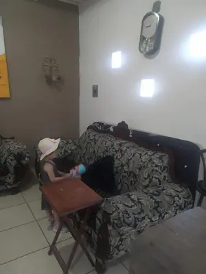 Zona de estar de Departamento familiar accesible , cerca del consulado y centros comerciales
