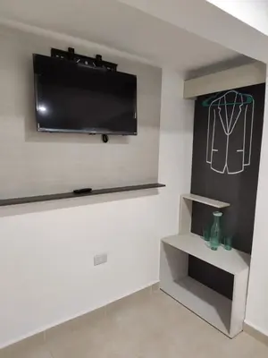 Una televisión o centro de entretenimiento en San Marcos Hotel Guaymas