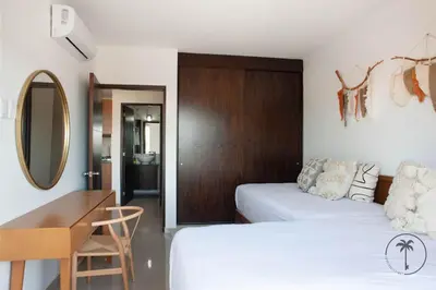 Cama o camas de una habitación en Comfy Apartment with Stylish Furnishings & Private Balcony - Antigua