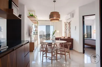 Una cocina o zona de cocina en Comfy Apartment with Stylish Furnishings & Private Balcony - Antigua