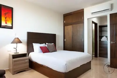 Cama o camas de una habitación en Spacious Apartment with Private Balcony & Ocean View - Brujas