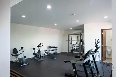 Gimnasio o instalaciones de fitness de Spacious Apartment with Private Balcony & Ocean View - Brujas