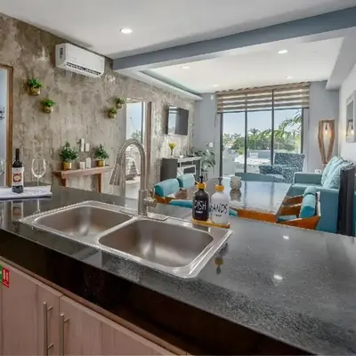 Luxe Modern-5 Star Area-Walk 2 Beach-Pool-View-King Bed