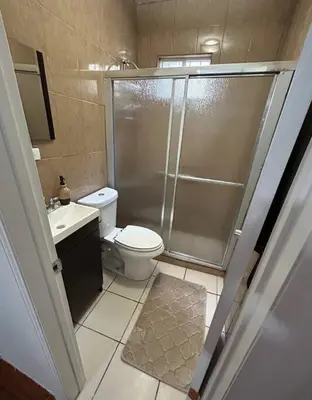 Un baño de Departamento totalmente equipado