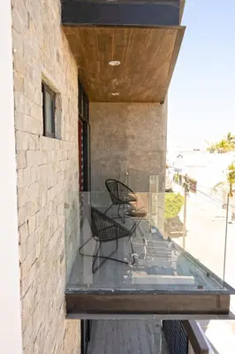 Un balcón o terraza de New Luxury Condo
