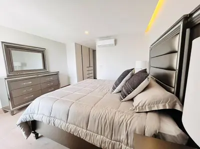 Cama o camas de una habitación en En Malecón con vista al mar y lago by G P S rentas