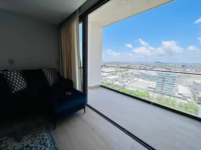 Zona de estar de Elegante con vista al mar y malecón by G P S rentas