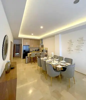 Una televisión o centro de entretenimiento en Lujoso y Exclusivo Condominio Marina Platino Plus I