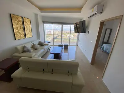 Zona de estar de Lujoso y Exclusivo Condominio Marina Platino Plus I