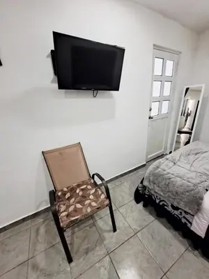 Una televisión o centro de entretenimiento en Blanco Armonía - Depto 1 - 2 Min Malecón