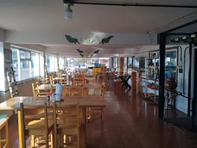 Un restaurante o sitio para comer en Rimusa Inn