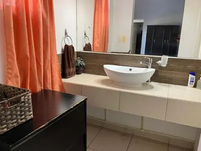 Un baño de PB 2 recamaras, alberca y futbolito