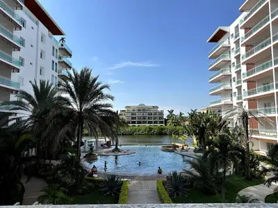 Piscina en o cerca de Pacifika 2002, elegante depa con vista al lago!