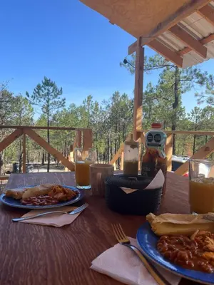 Comida en o cerca de este camping
