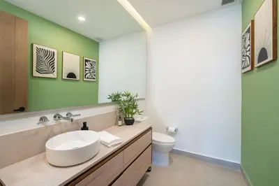 Un baño de New Luxurious Oceanfront 2 Bedroom Condo with Stunning Views