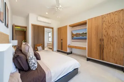 Cama o camas de una habitación en New Luxurious Oceanfront 2 Bedroom Condo with Stunning Views