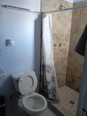 Un baño de Hospedaje JrzConsulado