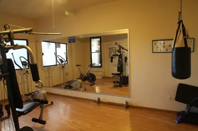 Gimnasio o instalaciones de fitness de American Inn Hotel & Suites Parral