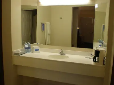 Un baño de American Inn Hotel & Suites Parral