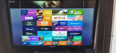 Una televisión o centro de entretenimiento en Bonito Loft Capri, 5 m Consulado