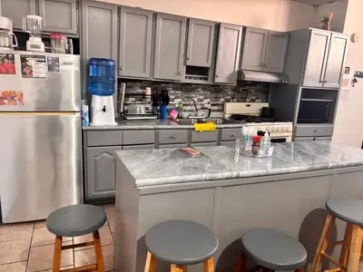 Una cocina o zona de cocina en Casa amplia