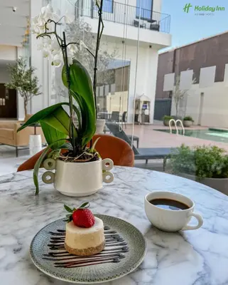 Comida en o cerca de este hotel