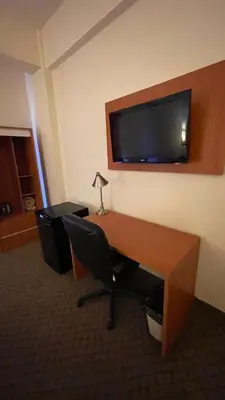 Una televisión o centro de entretenimiento en Los Herederos Hotel Piedras Negras
