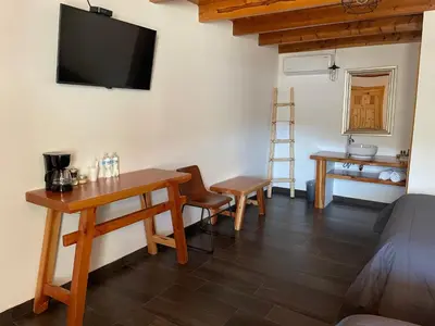 Una televisión o centro de entretenimiento en Meson del Bosque