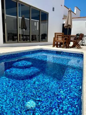 Piscina en o cerca de CASA SAHUARO con alberca privada, Col El Mirador