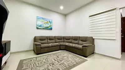Una televisión o centro de entretenimiento en Sábalo Country, 2BDR Condo