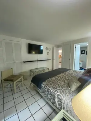 Una televisión o centro de entretenimiento en Marina del Sol Resort - beautiful 2 bdrm Sleeps 8 -Ocean front