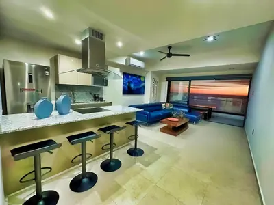 Una cocina o zona de cocina en The Altomare - Seaview.