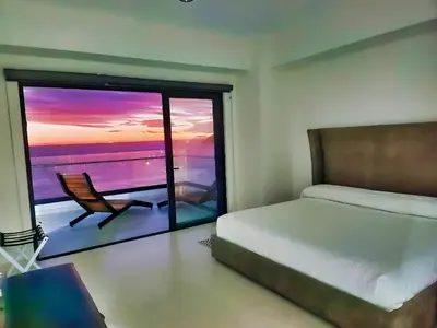 Cama o camas de una habitación en The Altomare - Seaview.