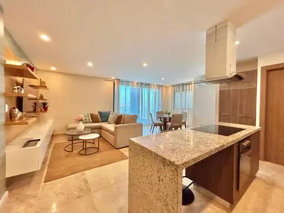 Una cocina o zona de cocina en Vista a la ciudad sobre el malecón by G P S rentas