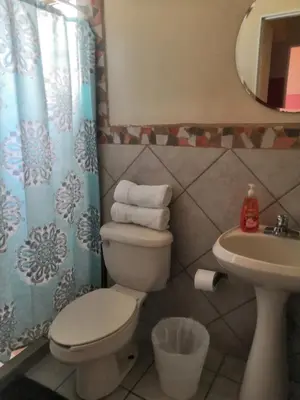 Un baño de Garimar Condominios en San Carlos