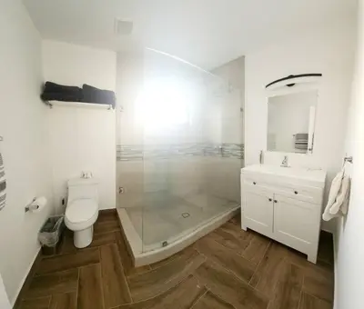 Un baño de * Elegante * Departamento Pitagoras 4