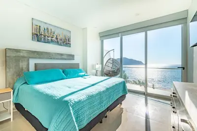 Cama o camas de una habitación en Lujoso Depa al Pie de la Playa Camino al Mar