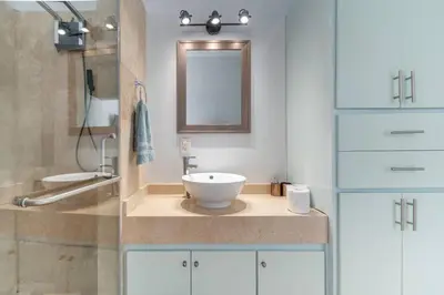 Un baño de Depa Amplio, Comodo, y Privado en Zona turistica