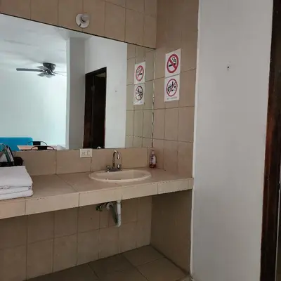 Un baño de Hospedaje Parras