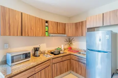 Una cocina o zona de cocina en Lindo Condo a 1 cuadra de la playa