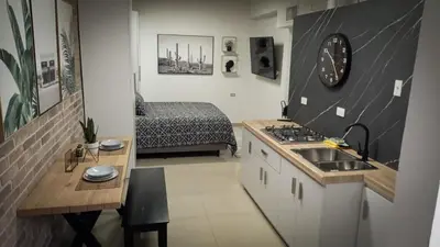 Una cocina o zona de cocina en Lujoso depa cerca del consulado.
