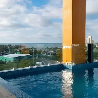 Alberca con la mejor vista a la Marina Mazatlán