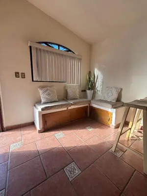 Zona de estar de Depa a unos minutos de consulado!