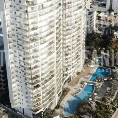 Condominios de lujo en el corazón de la Zona Dorada en Camino Al Mar.