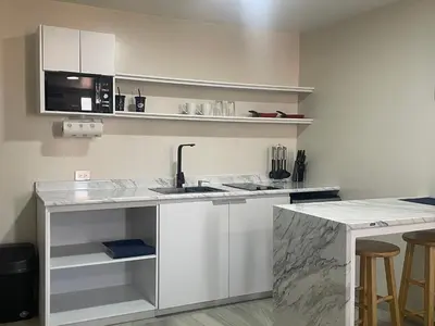 Una cocina o zona de cocina en Apartamentos AEROPUERTO